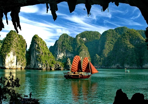 thing-to-do-in-halong-bay-take-an-overnight-cruise