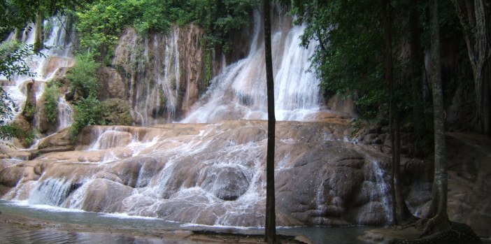 sai-yok-noi-waterfall-kanchanaburi
