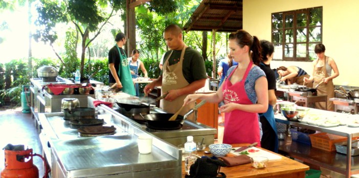 thai-cooking-class-practice