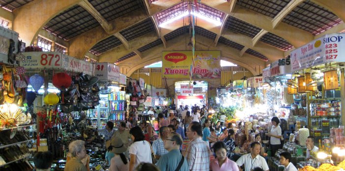 shops-in-ben-thanh-market
