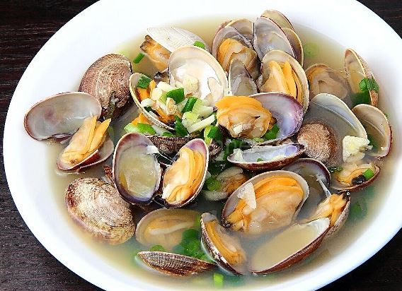 halong-bay-food-steamed-clams