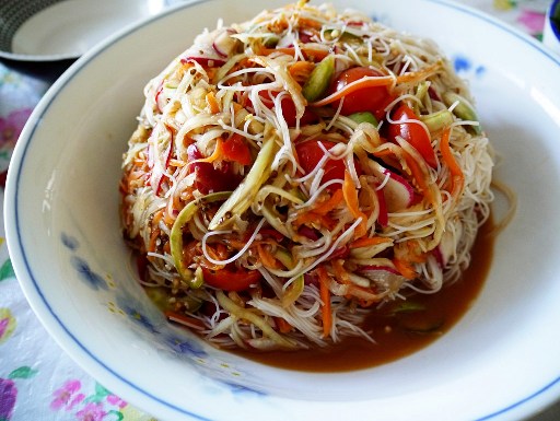 laos-cuisine-green-papaya-salad