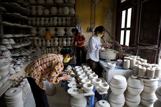 what-to-do-in-hanoi-bat-trang-ceramic-village