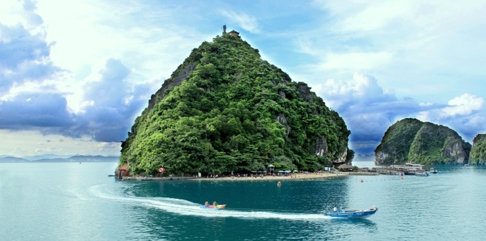 titov-island-halong-bay