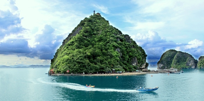 titov-island-halong-bay