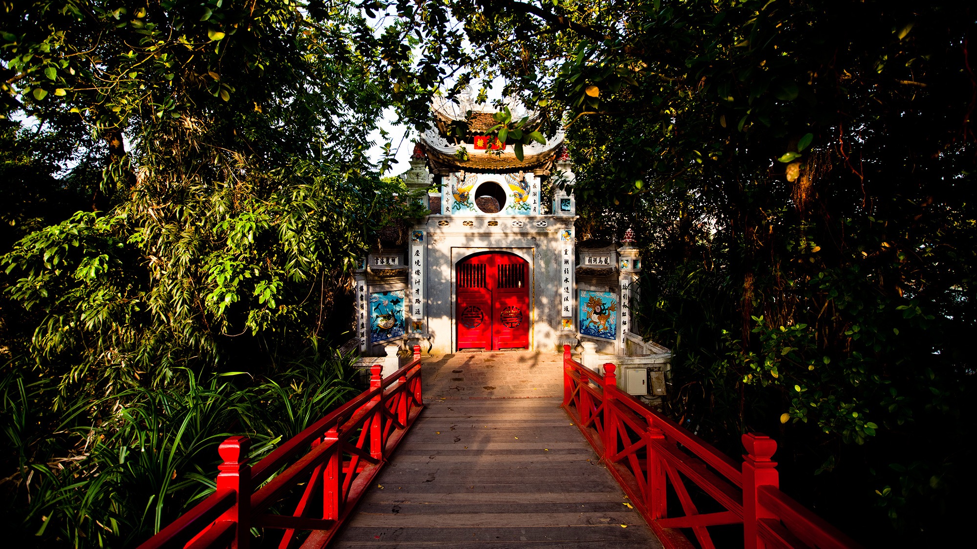 hoan-kiem-lake-ngoc-son-temple-hanoi