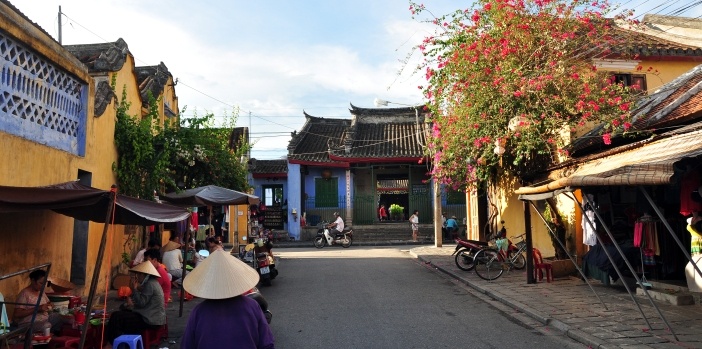 hoian-street-life