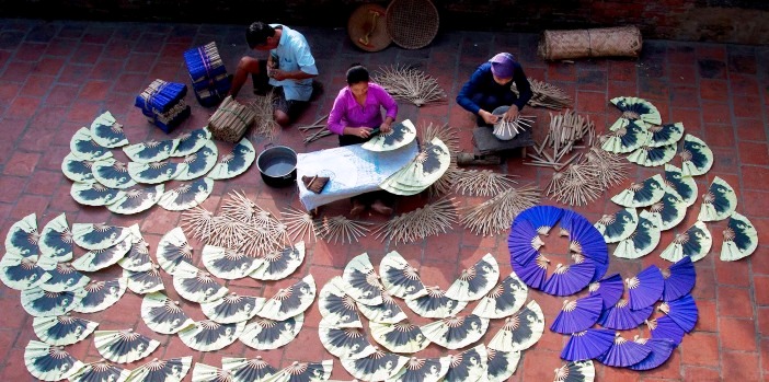 vietnam-paper-fan-traditional-making-village-in-hanoi-suburb