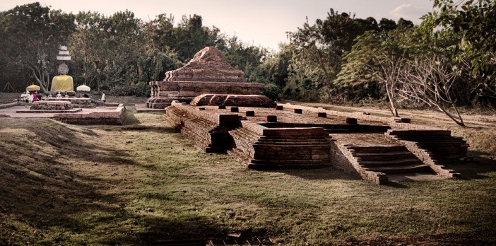 wat-that-khao-wiang-kum-kam-chiang-mai-thailand