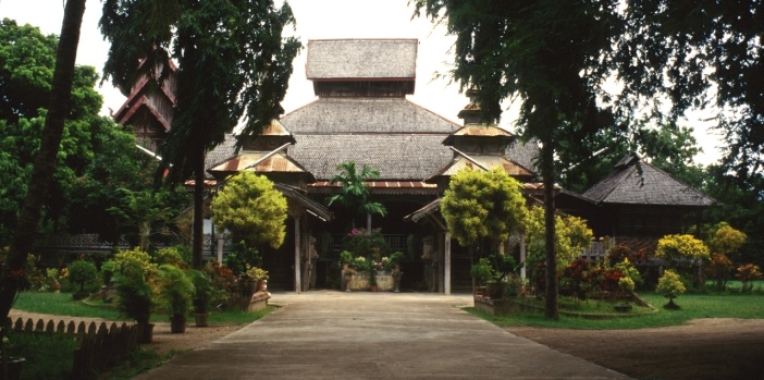 wat-chom-sawanphrae-thailand