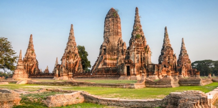 sunset-at-wat-chaiwatthanaram-ayutthaya-thailand