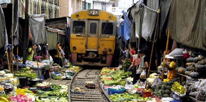 maeklong-market-railway-samut-songkhram-thailand