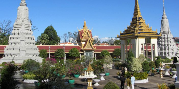 silver-pagoda-view