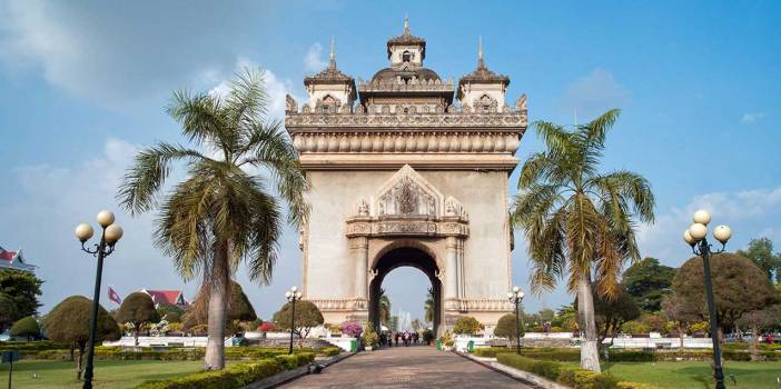 patuxay-monument-vientiane