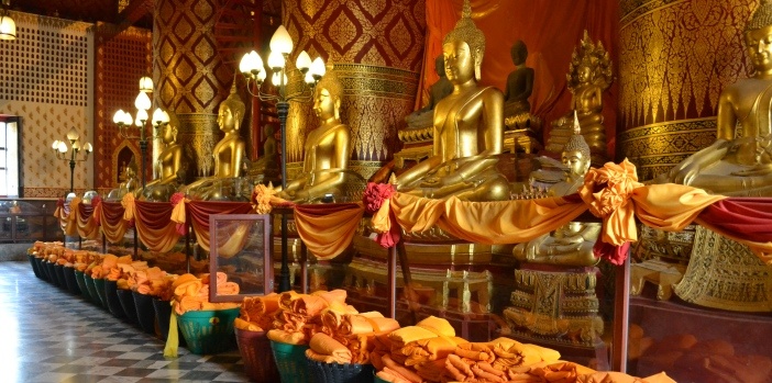 ayutthaya-wat-phanan-choeng-golden-buddhas-statues