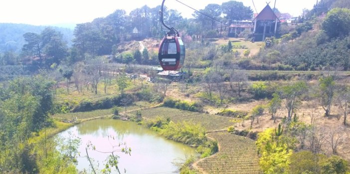 cable-car-at-robin-hill-da-lat