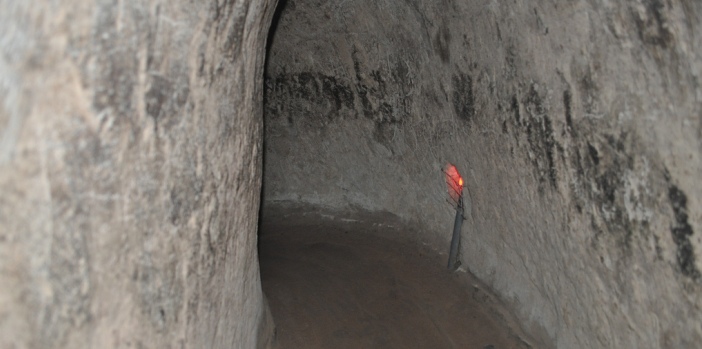 inside-cu-chi-tunnels