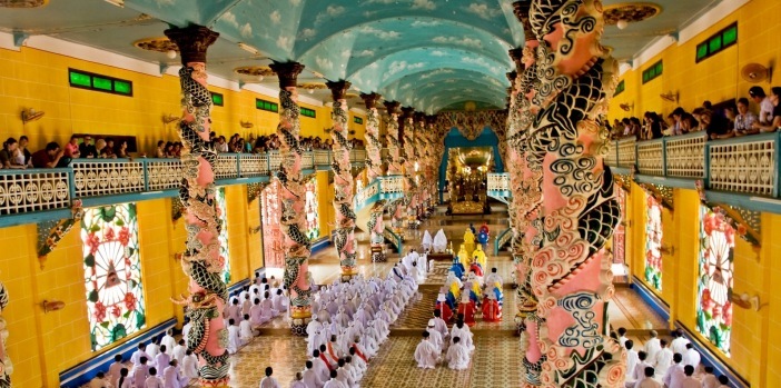 cao-dai-temple-inside
