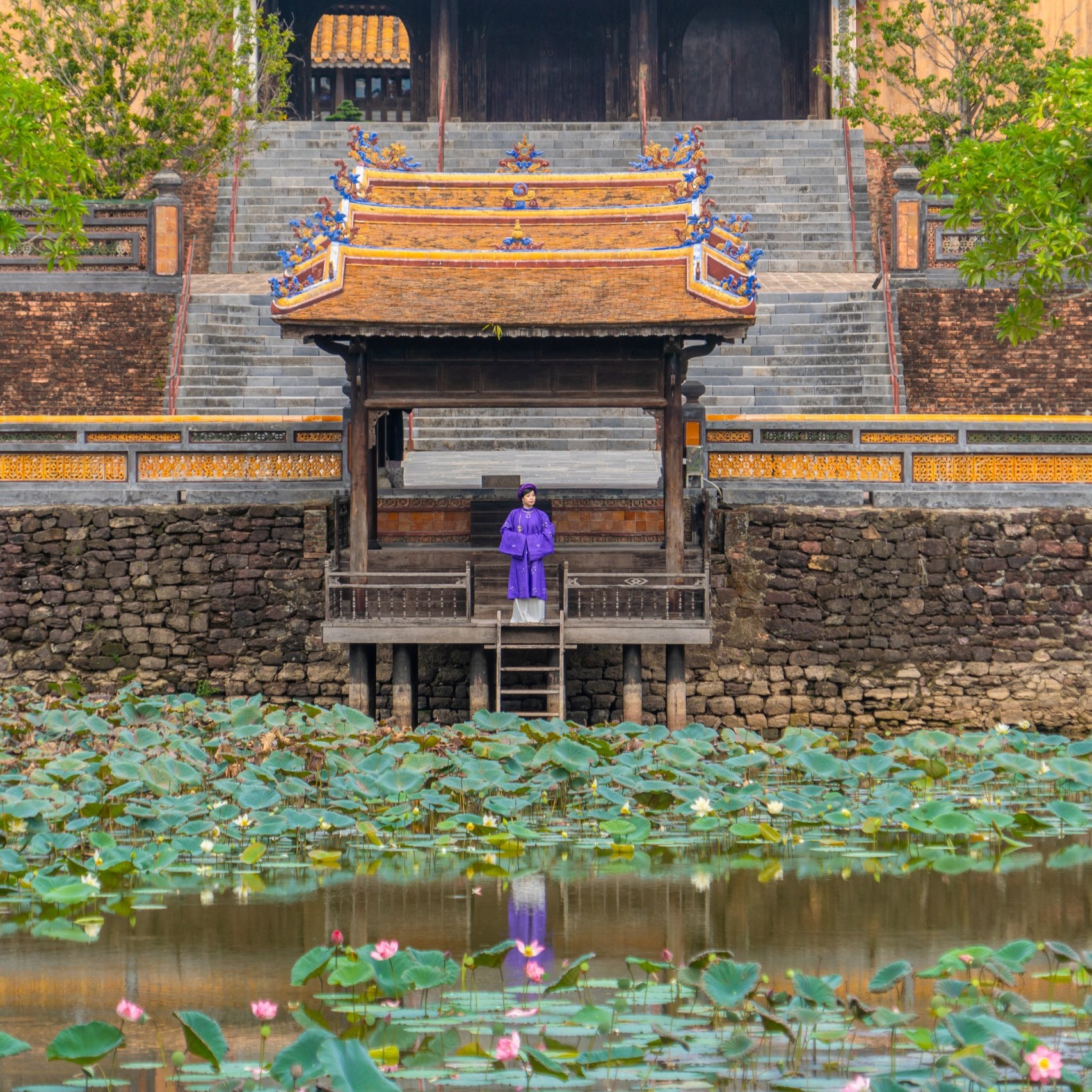 CHARMING VIETNAM CAMBODIA