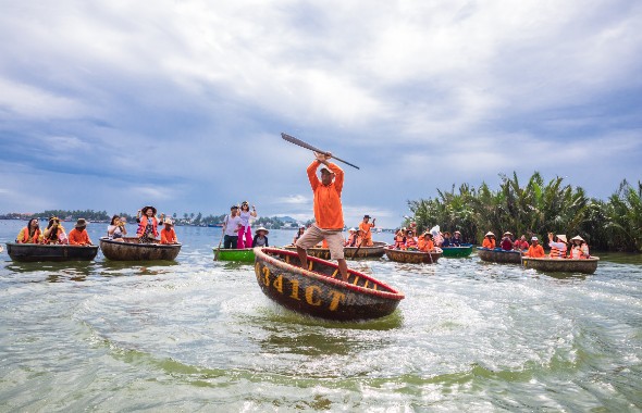 ACTIVE FAMILY VIETNAM, CAMBODIA & LAOS