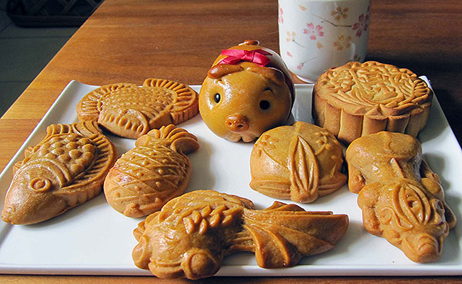 Mooncakes-in-Vietnam